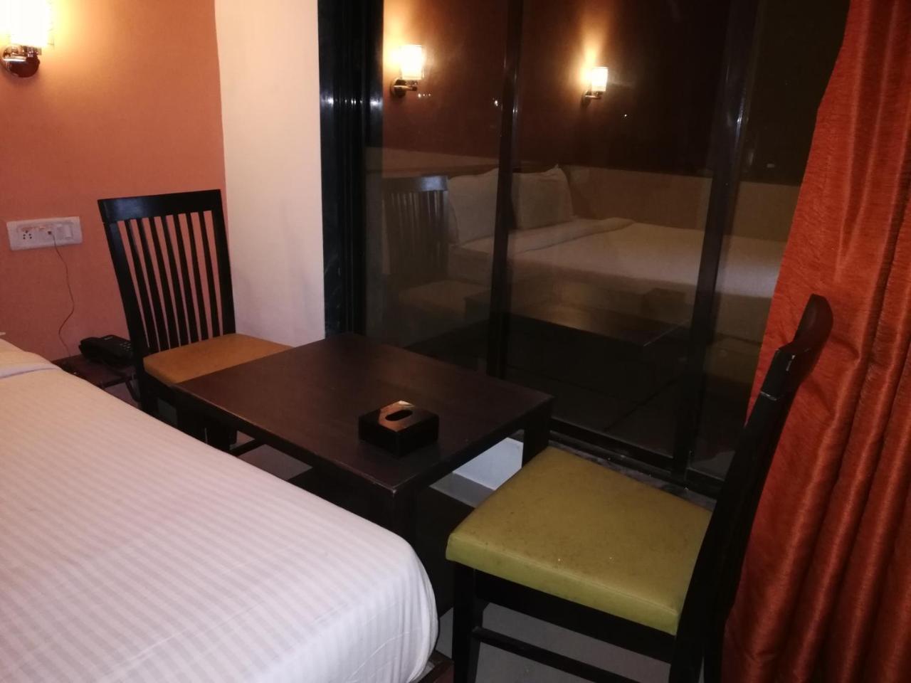 Elite Inn Lonavala Eksteriør bilde