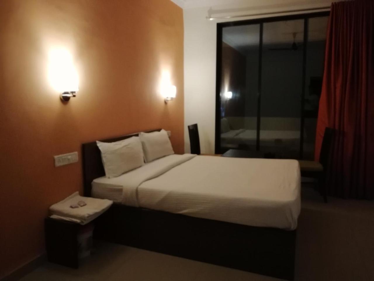 Elite Inn Lonavala Eksteriør bilde